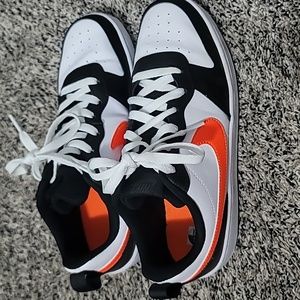 Nike shoes (8½ women)